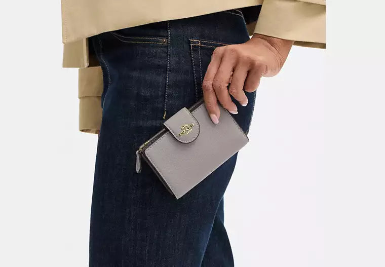 Coach - Medium Corner Zip Wallet (Preorden)