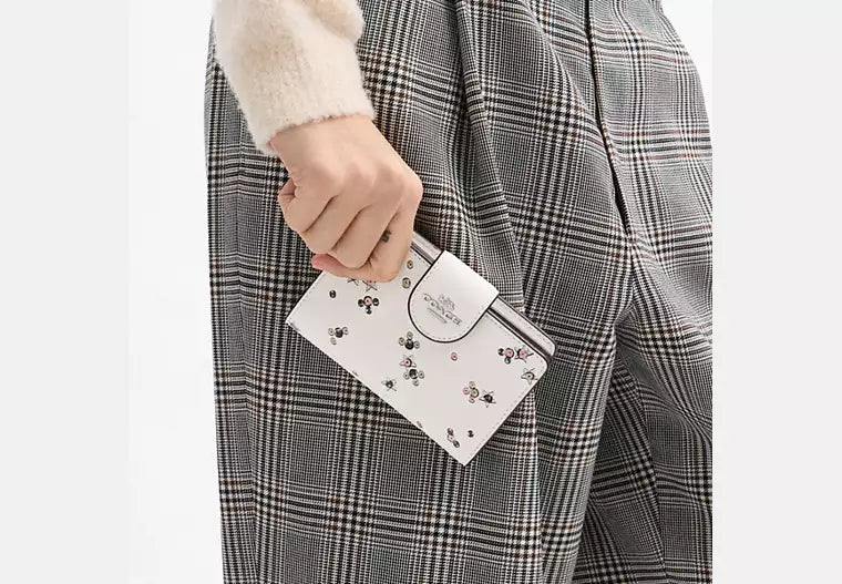 Coach - Medium Corner Zip Wallet With Star Print (Preorden)
