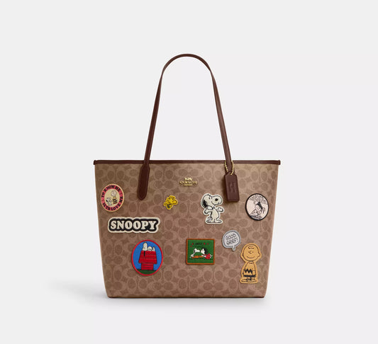 Coach X Peanuts City Tote In Signature Canvas With Patches (Preorden)