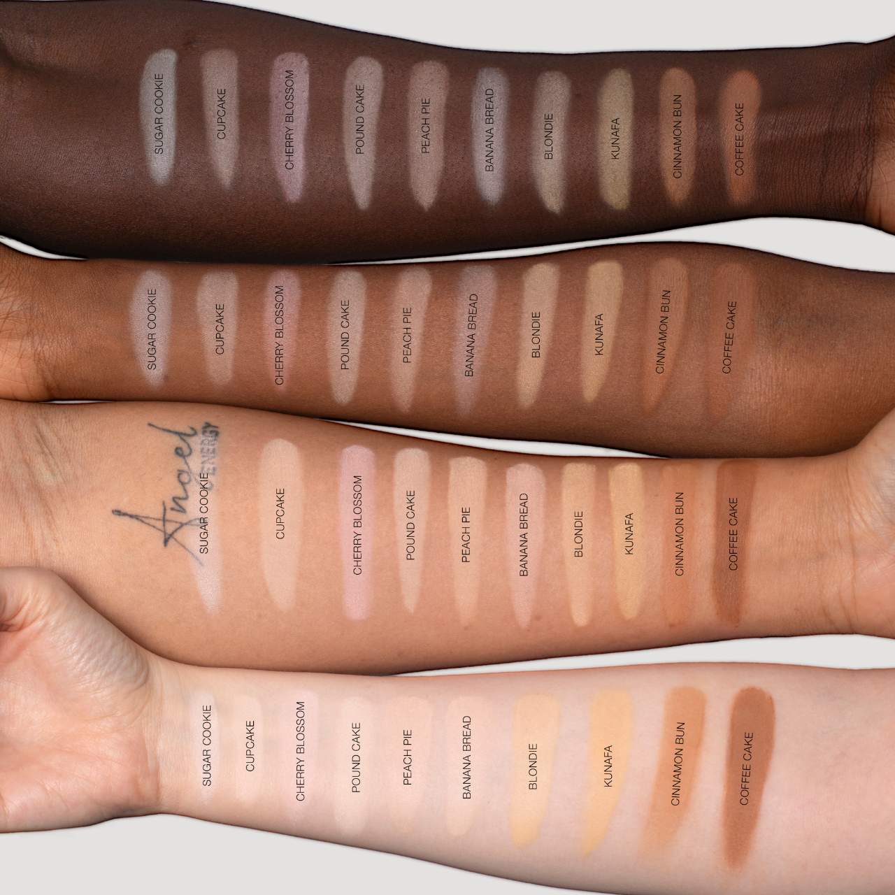 Huda Beauty - Easy Bake Blurring Loose Baking & Setting Powder (Preorden)