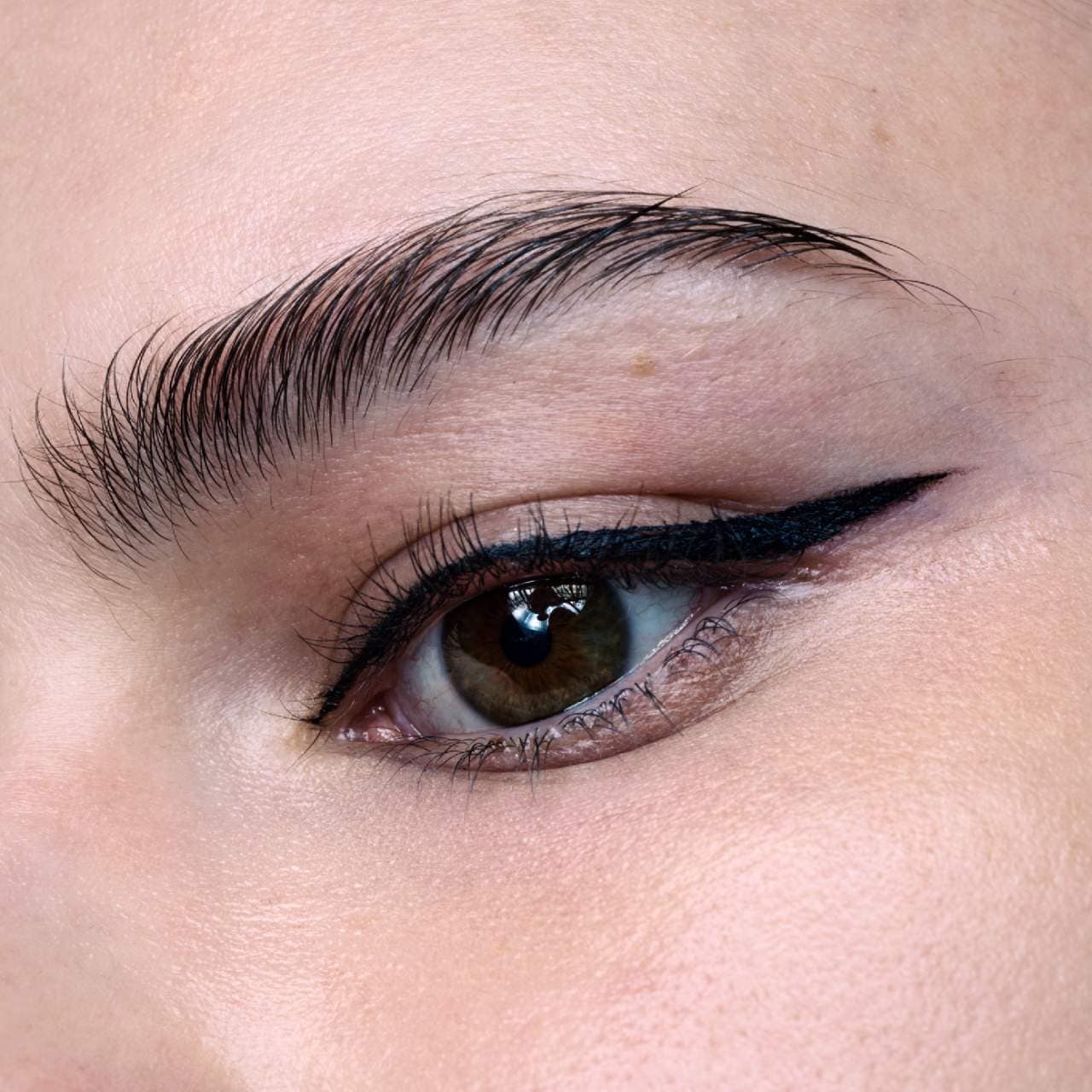Isamaya - Micro Eye Liner- Precision Liquid Eye Liner (Preorden)